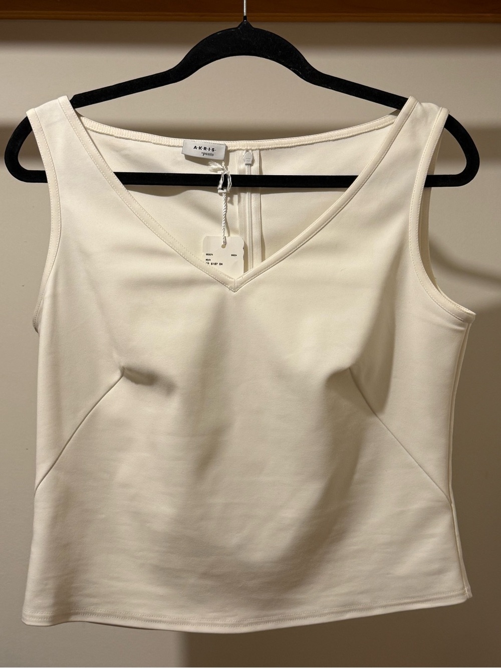 Akris Cream V-Neck Sleeveless Tank Top